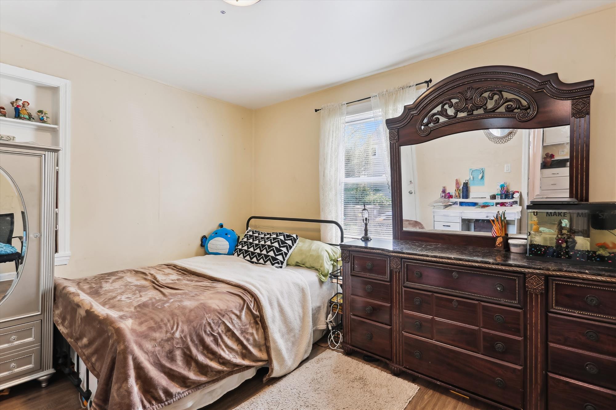 interiors-bedroom-5c6a7817