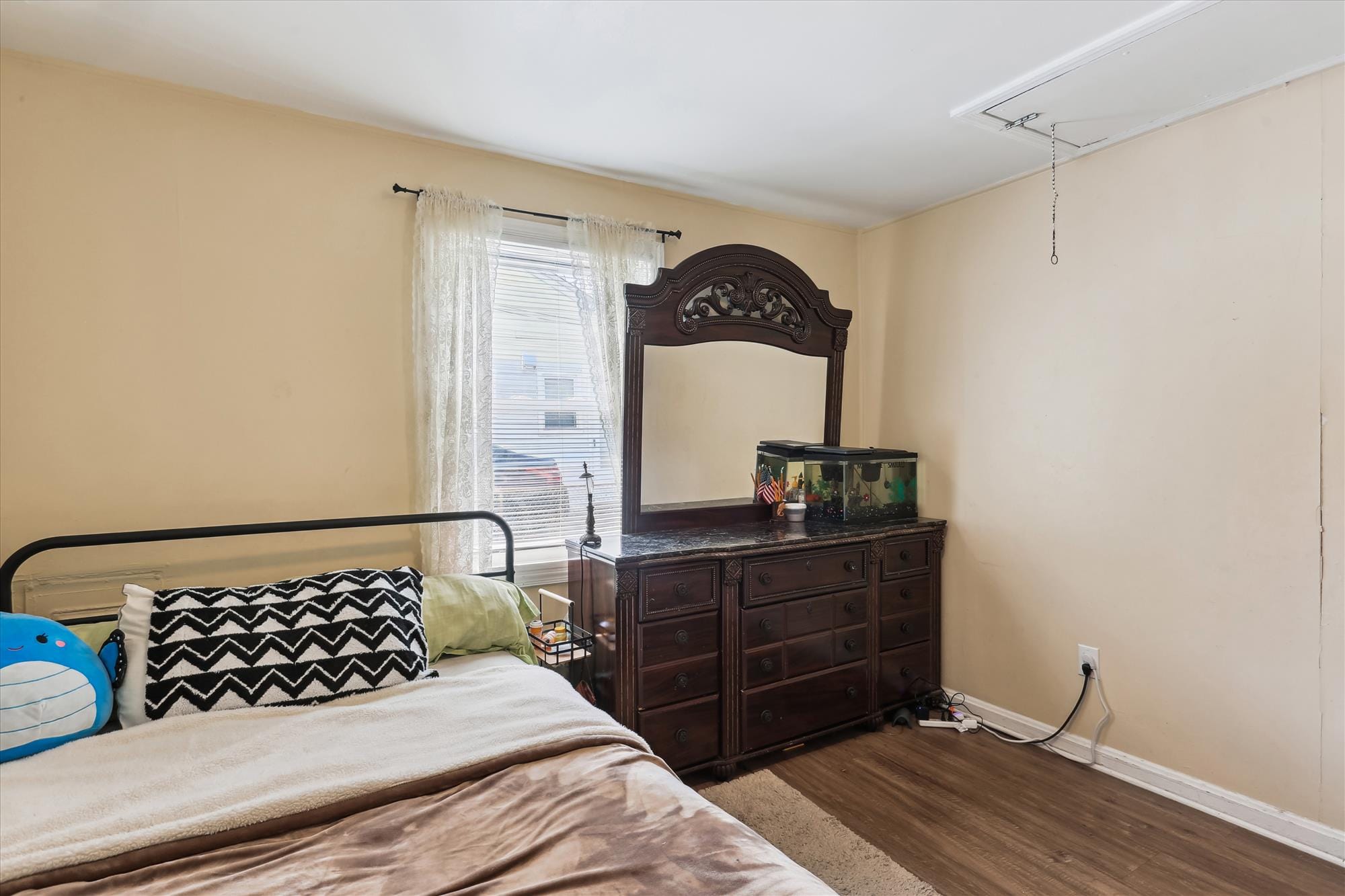 interiors-bedroom-5c6a7827