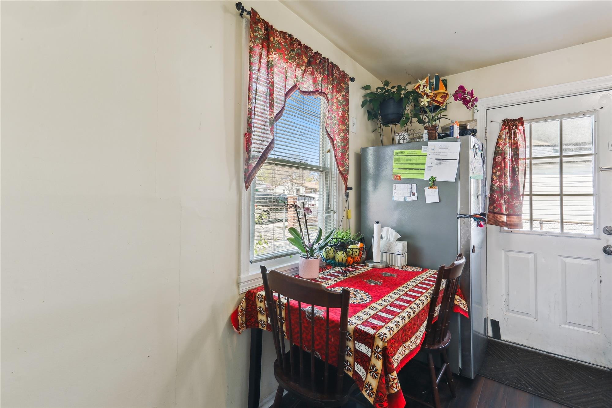 interiors-dining room-5c6a7907