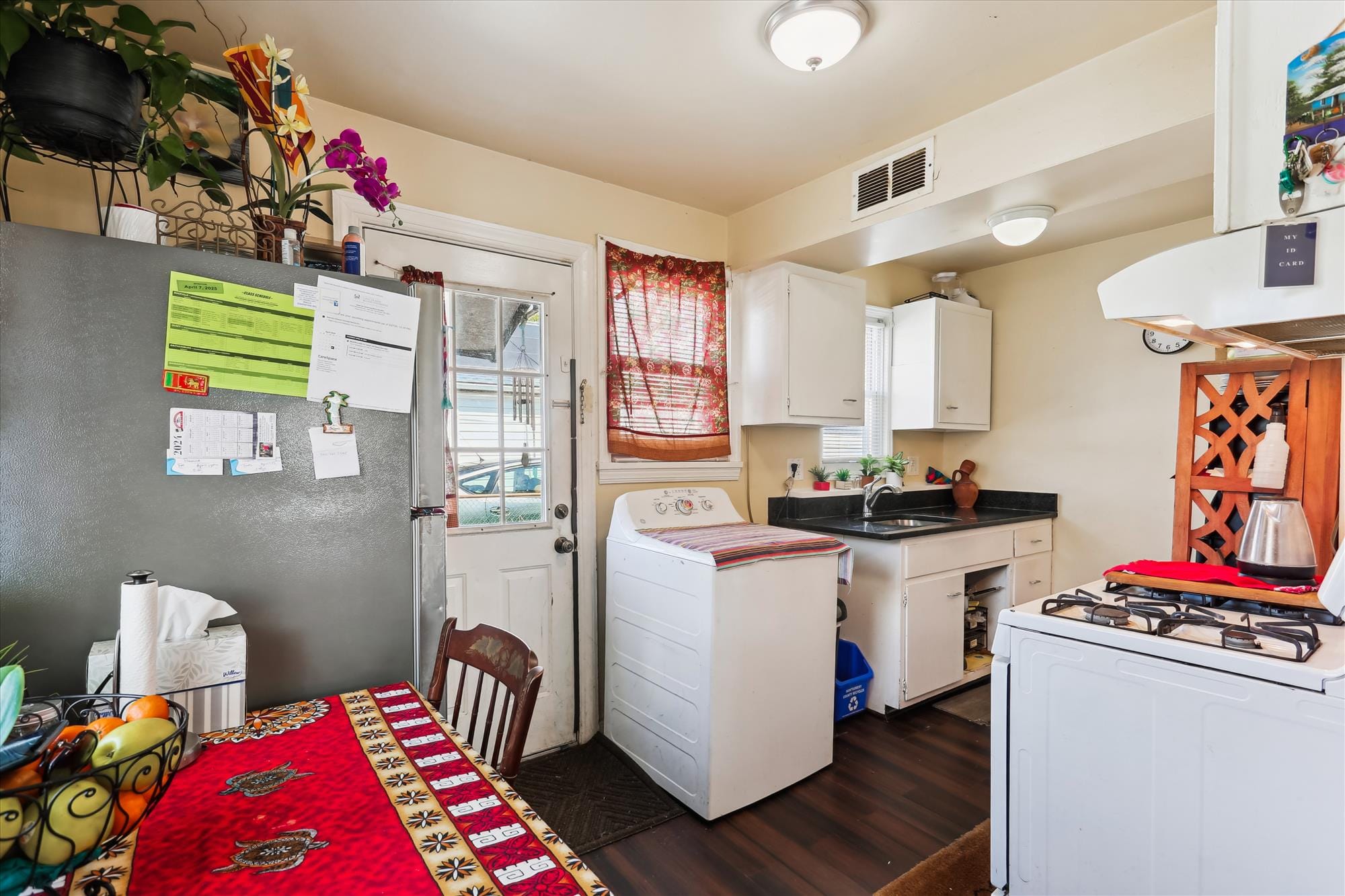 interiors-kitchen-5c6a7912